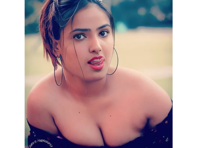 Shyna Khatri hot and sexy image