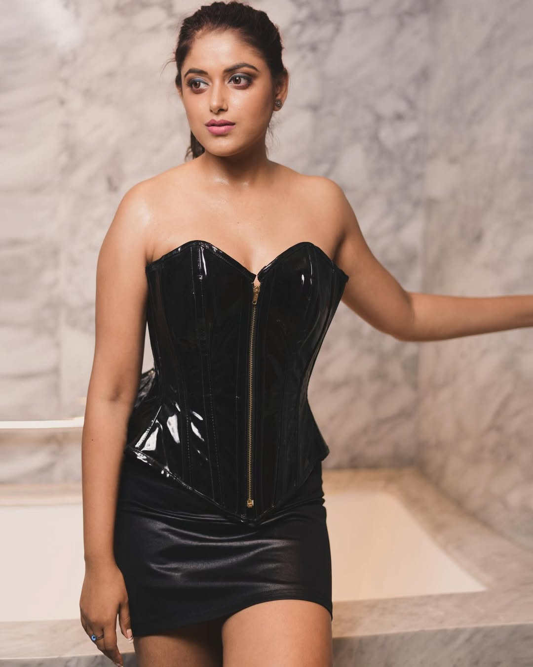 5 Sneha Paul Daring Pics and Sizzling Shots That Wow!