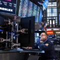 Dow Futures Waver as S&P 500 Reaches Uncharted Territory