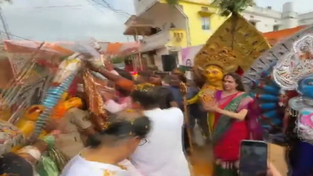 Hema Malini Joins Hands with Puri's Traditional Performers for a Colorful Holi Celebration Hosted by Sambit Patra