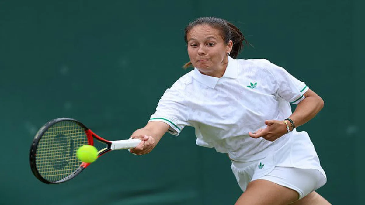 Wardrobe Fail at Wimbledon! Kasatkina’s Match Interrupted Mid-Rally