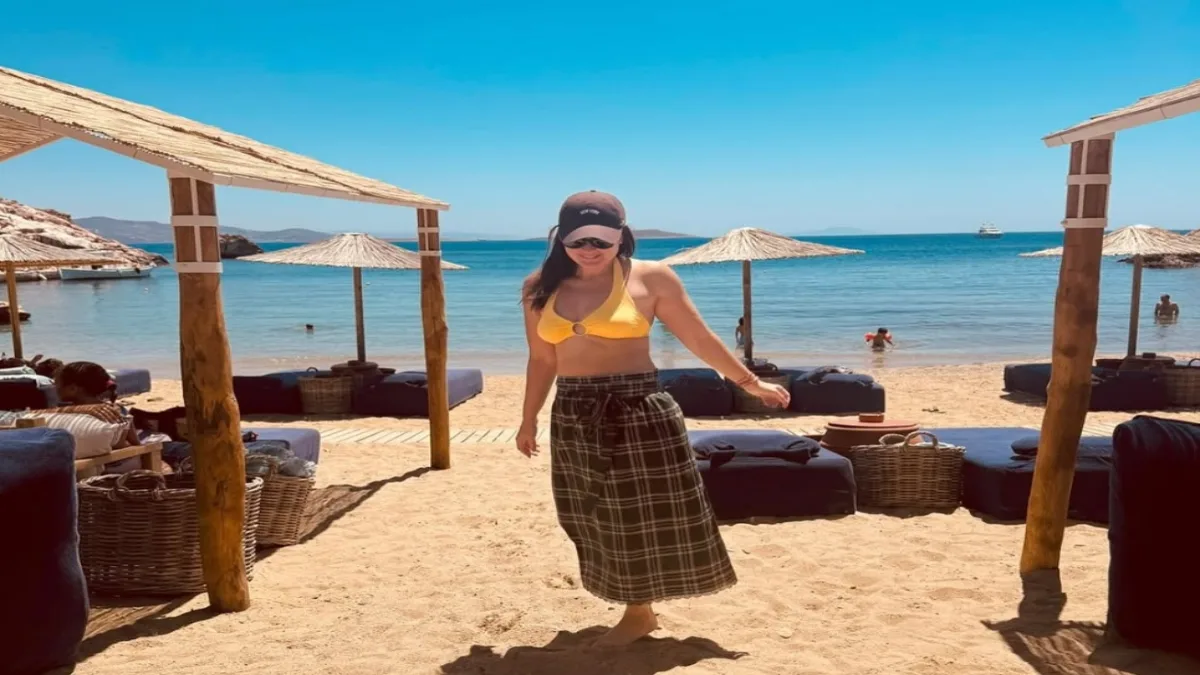 Kareena Kapoor’s Beach Look Sparks Lungi Dance Craze in Greece