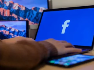 Facebook now lets users rewrite their bios using AI.