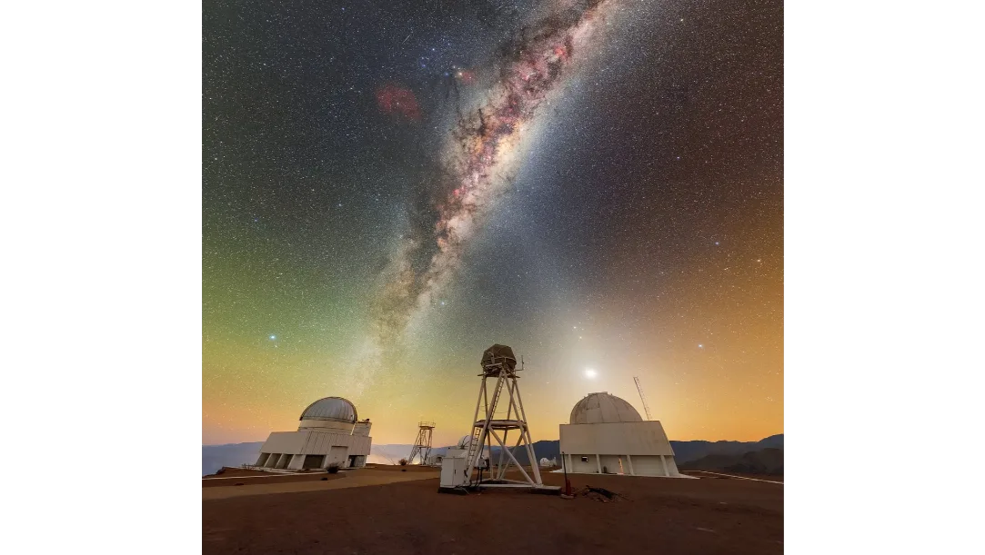 Space Photo of the Week: Milky Way and Zodiacal Light Form Giant ‘X’ Over Chile