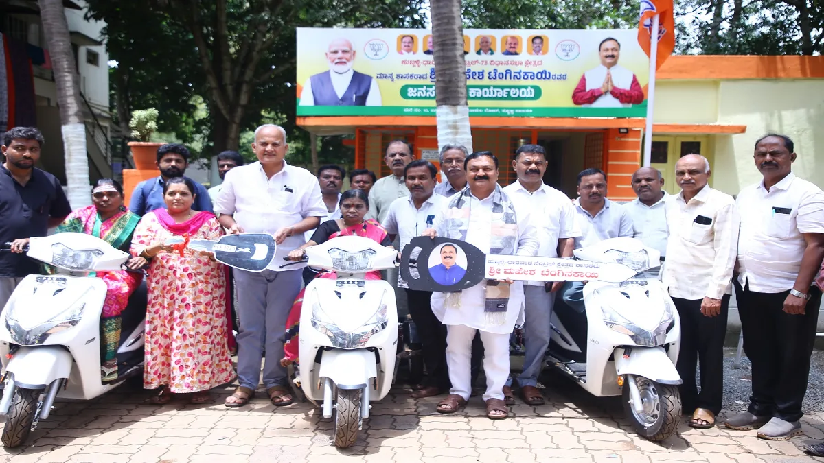 MLA Mahesh Tenginkai Leads Inclusive Vehicle Distribution Drive in Hubballi-Dharwad Central
