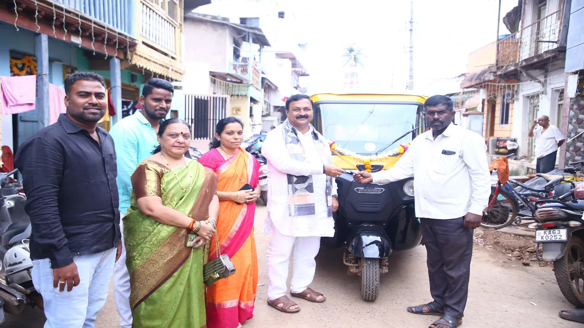 Mahesh Tenginkai auto rickshaw SC/ST grant Hubballi
