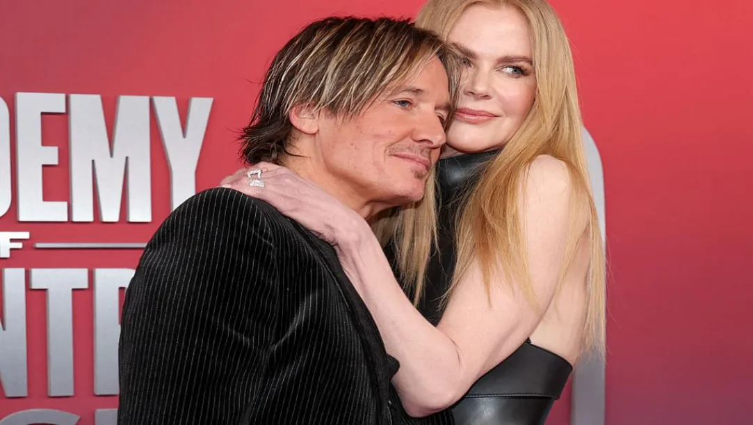 Keith Urban performing live after changing Nicole Kidman tribute lyrics