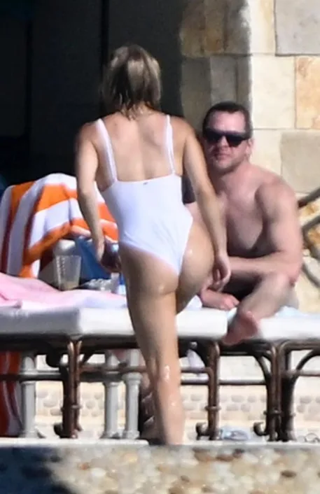 Sydney Sweeney shares poolside