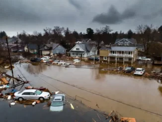 “Washington Floods: 100,000 Ordered to Evacuate – Rivers Rising Fast!”