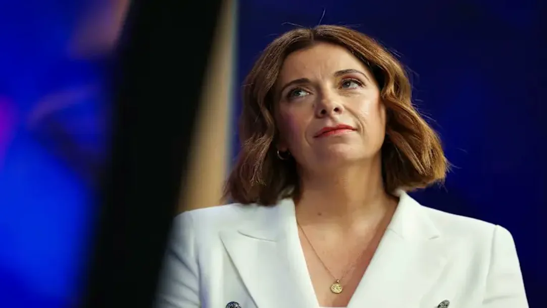 “Anika Wells’ Sky‑High Bill: $97,000 Flight to Talk Social Media”