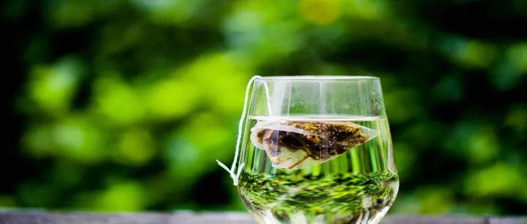 Daily Green Tea Benefits: 10 Ways It Improves Your Health
