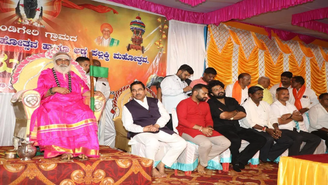 Grand Rambhapuri Jagadguru Procession at Hirebendigeri hubballi