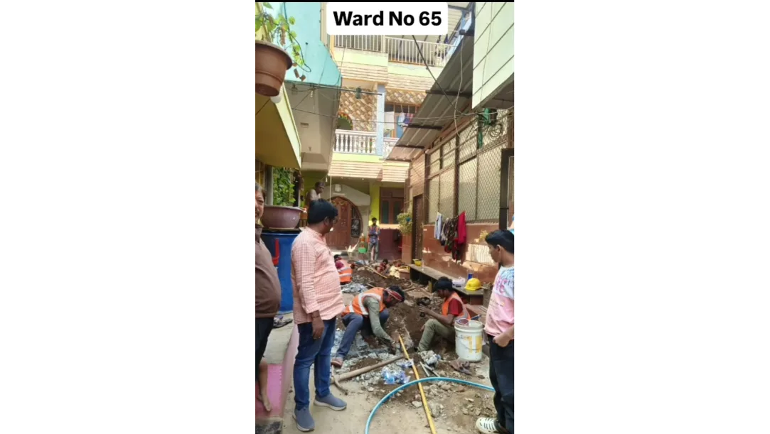 Corporator Sunita Prakash Burabure inspecting pipeline construction in Ward 65.