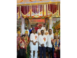 Shri Arvind Bellad and other dignitaries at the Ishwara Temple inauguration in Hubballi.
