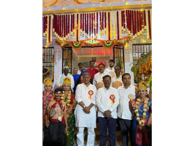 Shri Arvind Bellad and other dignitaries at the Ishwara Temple inauguration in Hubballi.