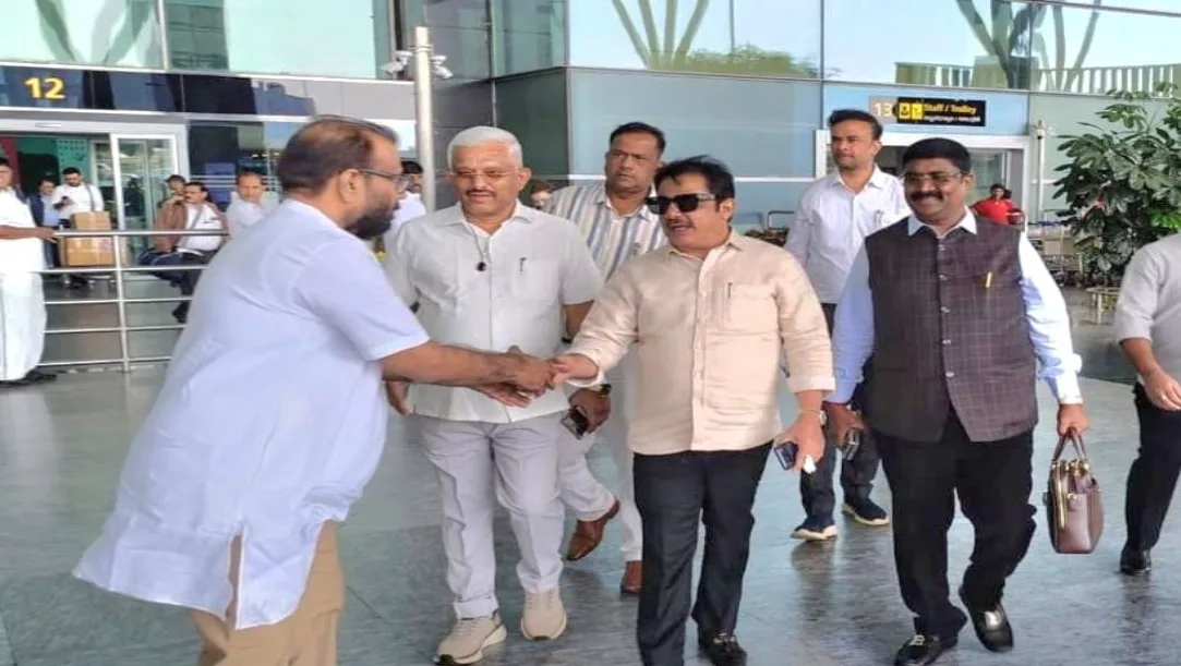 BENGALURU: Karnataka Minister for Housing, Waqf, and Minority Welfare, B.Z. Zameer Ahmed Khan, arrived at the Kempegowda International Airport (KIA) in Bengaluru on Monday, marking the conclusion of a high-profile tour of the Vijayanagara and Hubballi districts. The Minister, who was in Northern Karnataka to oversee several developmental initiatives and participate in the historic Hampi Utsav 2026, was received with a warm reception by senior party leaders and officials upon his touchdown in the state capital. A Warm Reception Leading the welcoming delegation at the airport was Janab Syed Azeem Peer Qadiri, the Chairman of Hubli Electricity Supply Company (HESCOM). Alongside him was Dr. H.M. Shakeel Nawaz, the AICC Minority Department In-charge for Telangana State, signaling the political significance of the Minister's recent outreach. The atmosphere at the terminal was one of camaraderie as supporters and officials greeted the Minister following his intensive multi-day schedule. Highlights of the Tour Minister Khan’s visit to the Vijayanagara district was primarily focused on the grand inauguration of the Hampi Utsav 2026. During the festivities, he also launched the "Hampi by Sky" helicopter service, aimed at boosting global tourism for the UNESCO World Heritage site. Beyond the cultural celebrations, the Minister addressed critical infrastructure needs: Housing Goals: In a district planning meeting, he set an ambitious target to construct 58,917 rural homes in Vijayanagara over the next five years. Slum Regularization: He issued strict directives to officials in Hosapete to fast-track e-khatas for slum residents on government land. Hubballi Outreach: His stop in Hubballi included interactions with local stakeholders and reviews of Minority Welfare department projects. Looking Ahead Taking to social media to share the update, Minister Zameer Ahmed Khan expressed his gratitude for the warm welcome and reiterated his commitment to the "speedy implementation" of the projects discussed during his tour. The successful completion of this tour is seen as a strategic move to strengthen the government's presence in Northern Karnataka, balancing cultural heritage with aggressive rural housing targets.