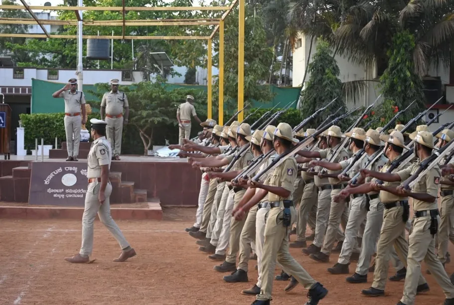 N Shashi Kumar IPS, Hubballi Dharwad Police, Old CAR Grounds, Mahaninga Nandagavi IPS, Weekly Police Parade, Hubballi News.