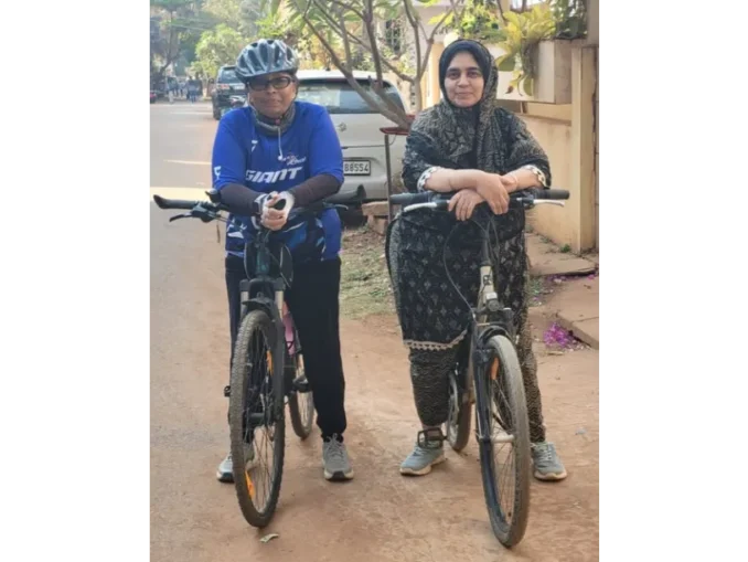 Women cyclists in Hubballi with participation numbers
