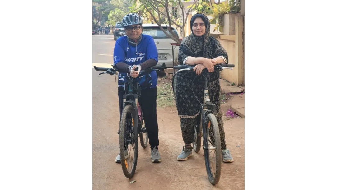 Women cyclists in Hubballi with participation numbers