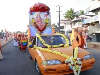 A massive crowd participating in the Hindu Sangama Shobhayatra in Konandur, Thirthahalli, led by MP B.Y. Raghavendra.