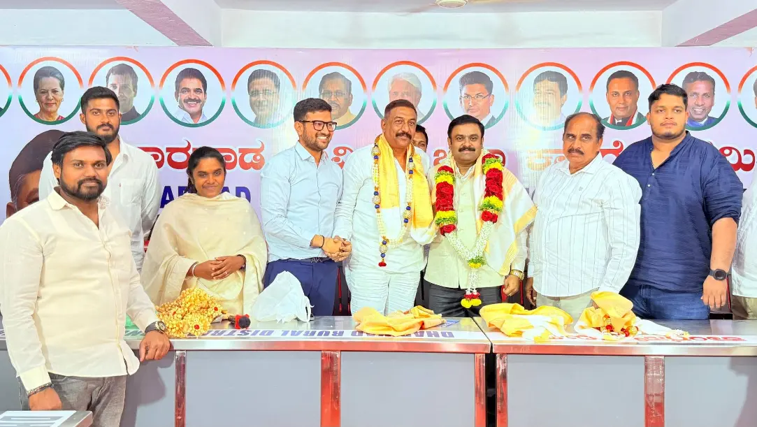 A.N. Nataraj Gowda addressing Congress workers at the Hubballi DCC office during a strategic meeting for the MLC Graduate constituency elections.