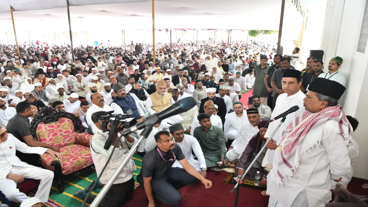 Siddaramaiah Joins Eid Prayers at Bengaluru’s Masjid-e-Khadria