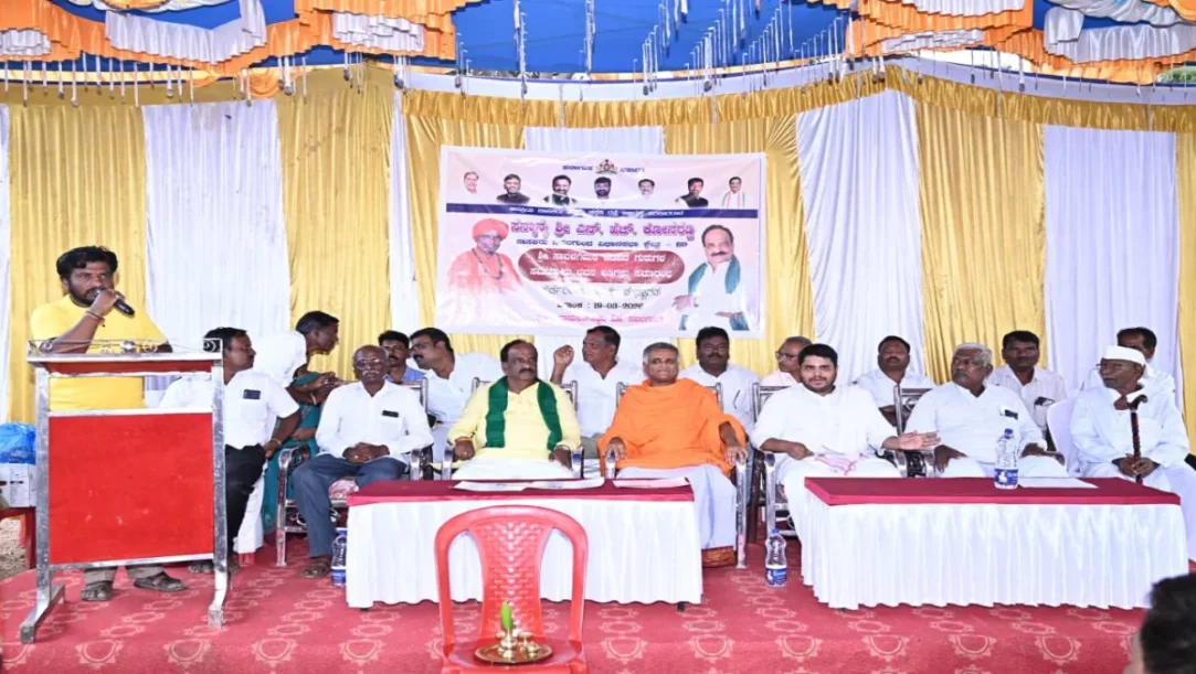 MLA N.H. Konaraddi initiated the construction of the Hadapad Samaj building in Navalgund with a 40-lakh grant. Part of a 21-crore regional development plan.