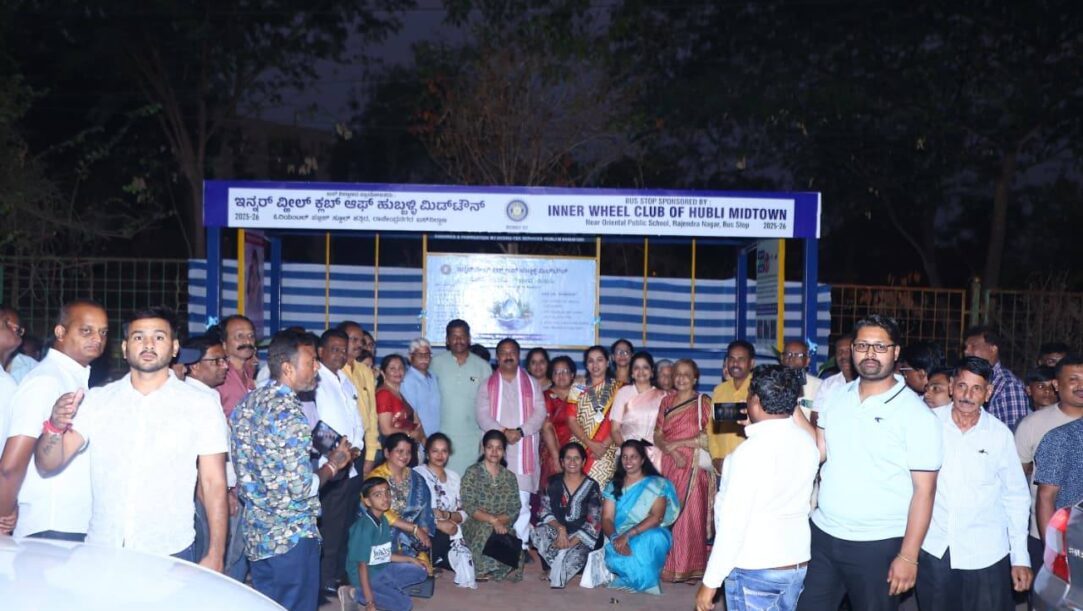 Manisha D'Souza and Senthil Kumar inaugurating the new bus shelter in Hubballi.