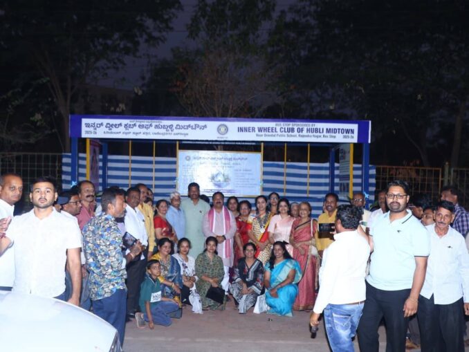 Manisha D'Souza and Senthil Kumar inaugurating the new bus shelter in Hubballi.