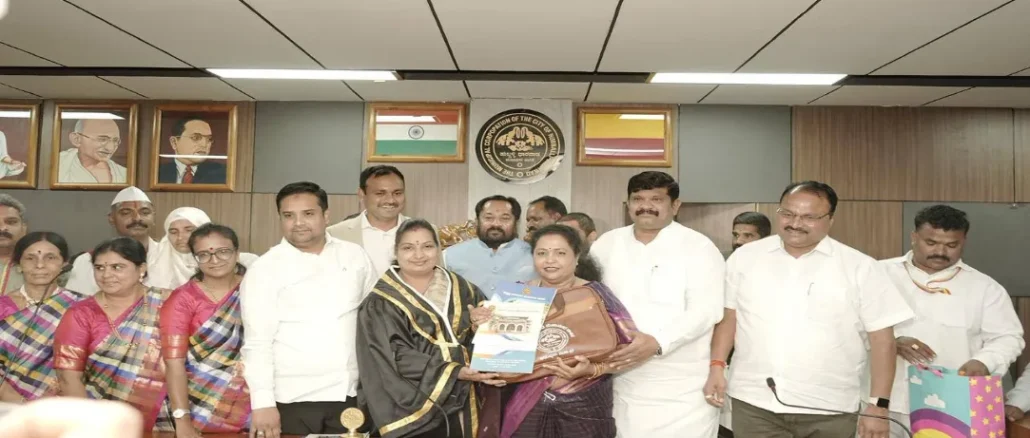 Meenakshi Vantamuri presenting the Hubballi-Dharwad Municipal Corporation budget for 2026-27.