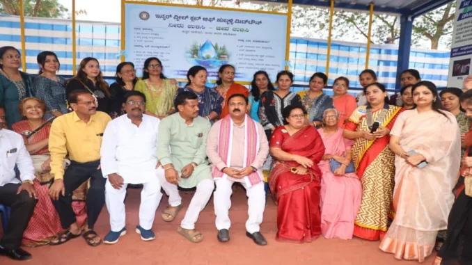 Manisha D'Souza and Senthil Kumar inaugurating the new bus shelter in Hubballi.