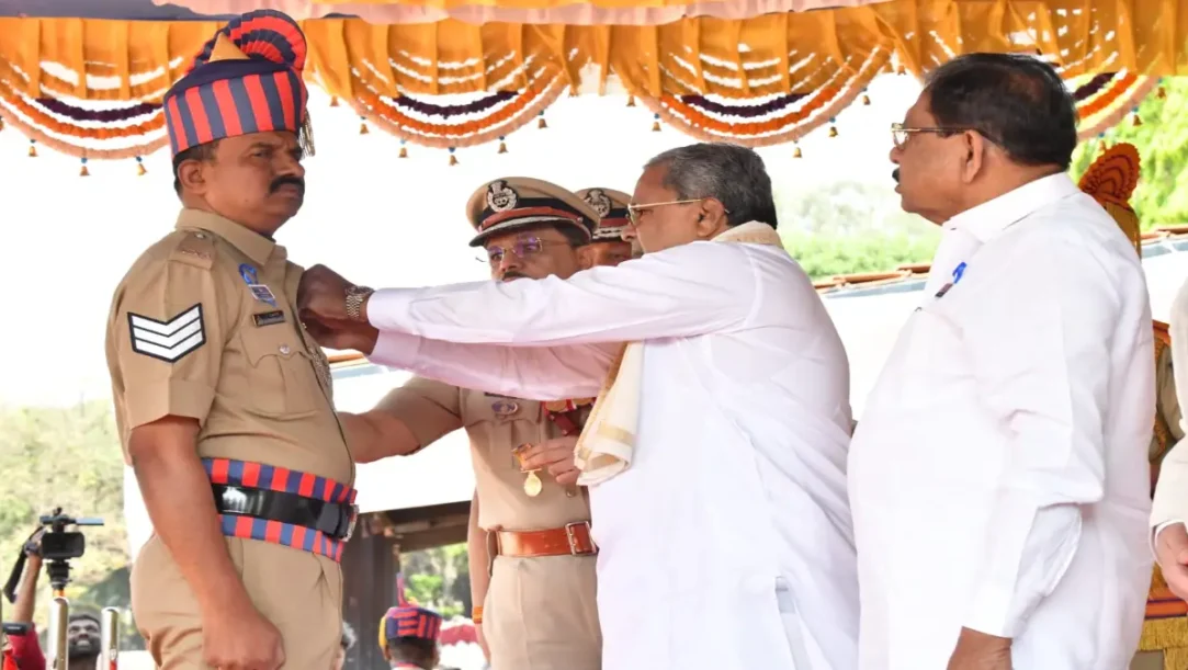 Siddaramaiah Honors 158 Officers