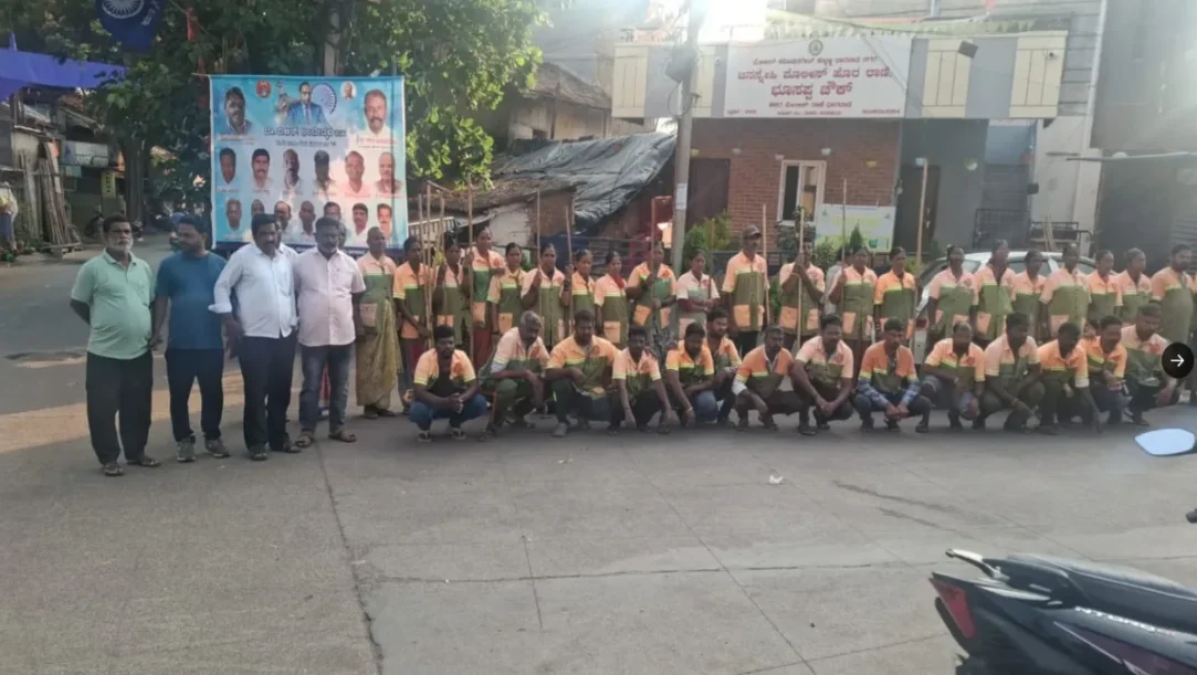The ‘Swachha Shaniwara’ campaign successfully cleaned Rasoolpura Oni, Gauli Galli, Daroga Oni, Medhar Oni, and Jamadar Galli in Ward No. 14, Hubballi. h