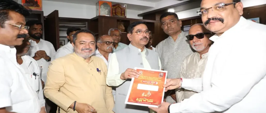Community leaders inviting Union Minister Prahlad Joshi for Sri Gajanan Utsav Samiti’s 50th anniversary
