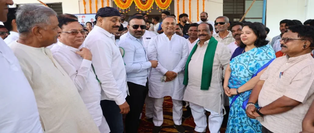 Minister Dinesh Gundu Rao and local leaders inaugurating the new health lab in Dharwad District Hospital.