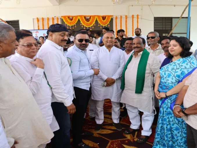 Minister Dinesh Gundu Rao and local leaders inaugurating the new health lab in Dharwad District Hospital.