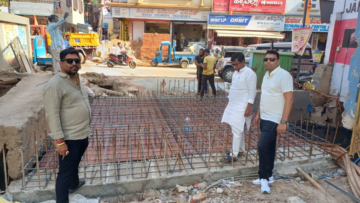 Hubballi–Dharwad Municipal Corporation launches ₹25 lakh nala bridge construction in Ward 65 Soraba Math Oni