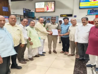 Community leaders submitting Love Jihad petition to Police Commissioner