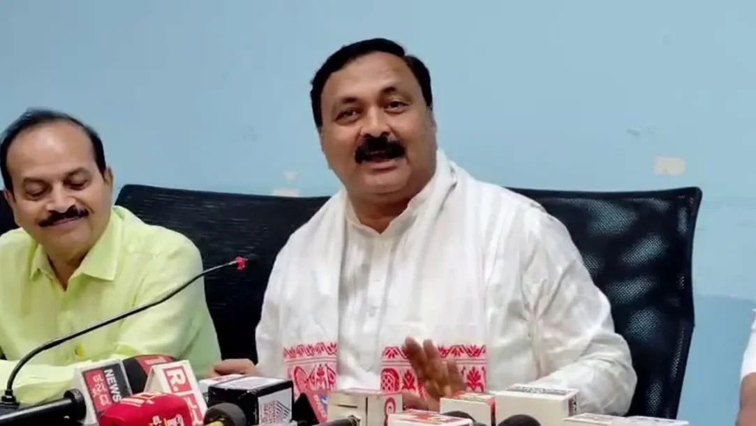 MLA Mahesh Tenginakayi Gruhalakshmi scheme pending funds protest