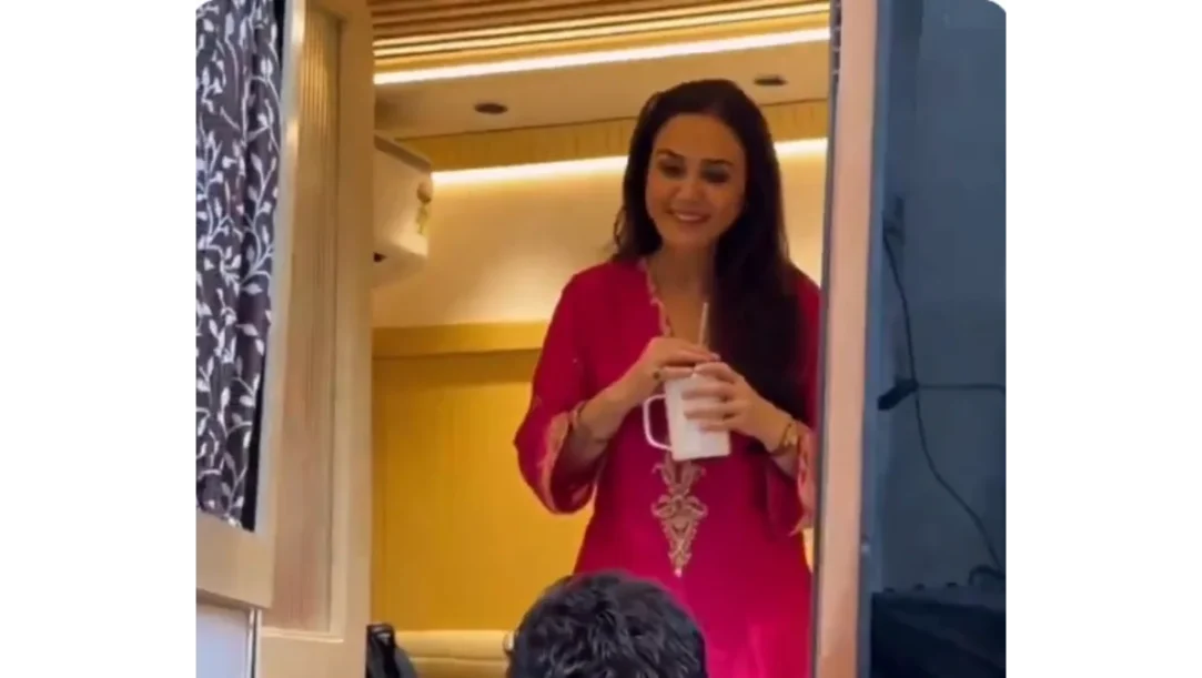 Preity Zinta blowing kiss to Aamir Khan at public event