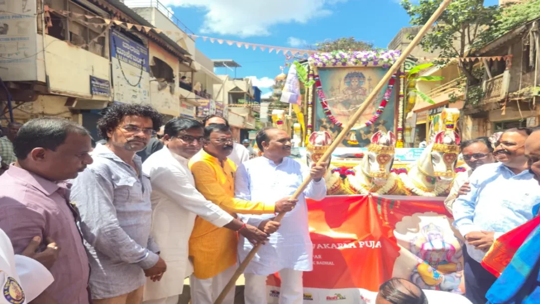 Hubballi Mahaveer Galli Sri Vishwakarma Temple puja and 50 lakh renovation guddali puja photos