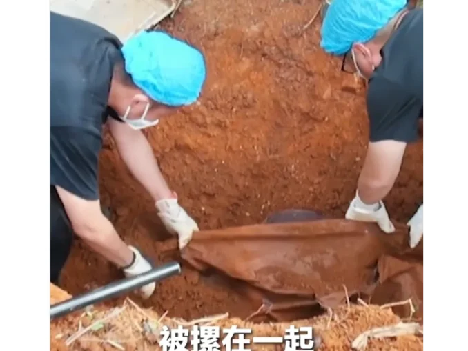 Clip from a Chinese documentary on police recovering remains in Kokang, northern Myanmar