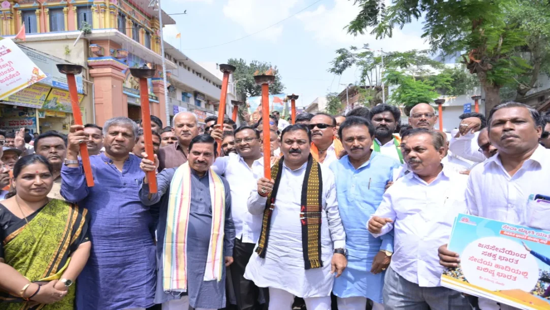 Pralhad Joshi leading the Hubballi Seva Jyoti Yatra for 25 years of Narendra Modi’s public service