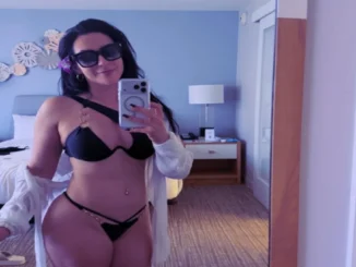 Stephanie Vaquer bikini