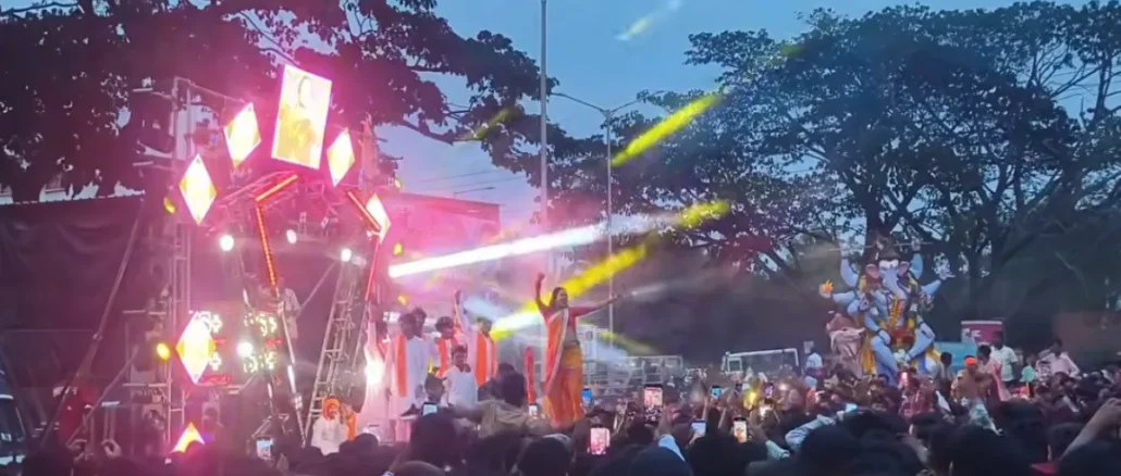 viral video of Nisha Mumbaikar’s dance during the Navanagar Ganesha immersion in Hubballi