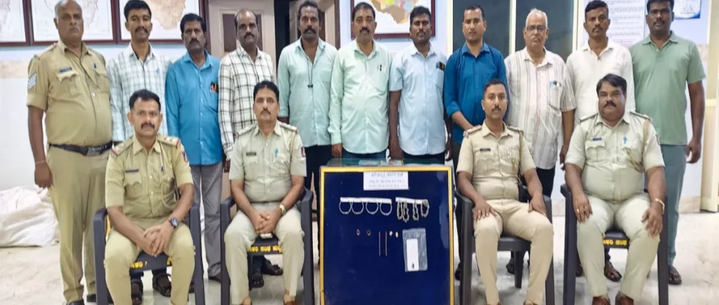 Gold, silver ornaments and a mobile were seized.