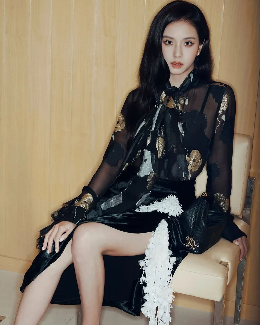 Jisoo Dior Paris Night Post Turns Into a Princess Takeover